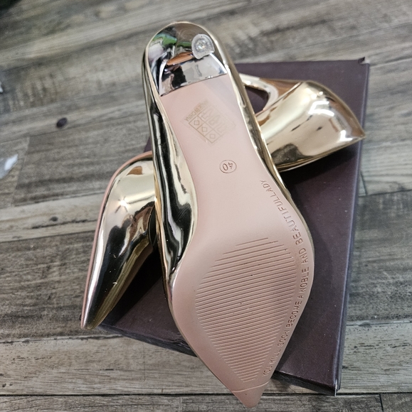 Shoes - Picture 2 of 3